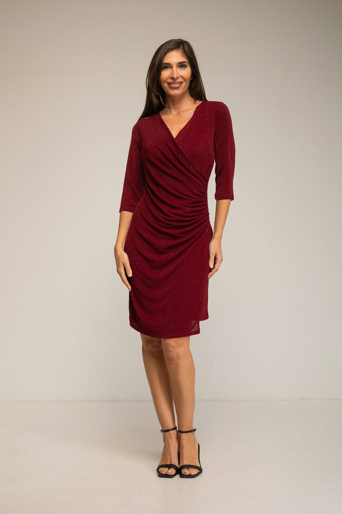 Vestido corto drapeado lateral . Ideal para eventos negro/plata