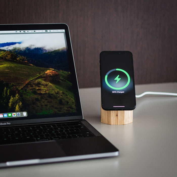 Wooden MagSafe Wireless Charger for Apple iPhone. Fast Qi2 Chrager.