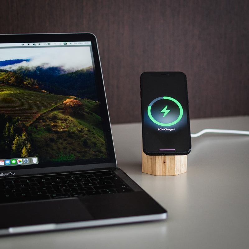 Wooden MagSafe Wireless Charger for Apple iPhone. Fast Qi2 Chrager.