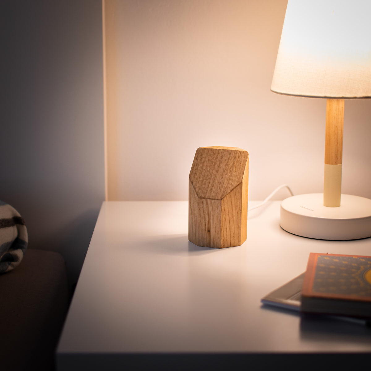 Wooden MagSafe Wireless Charger for Apple iPhone. Fast Qi2 Chrager.