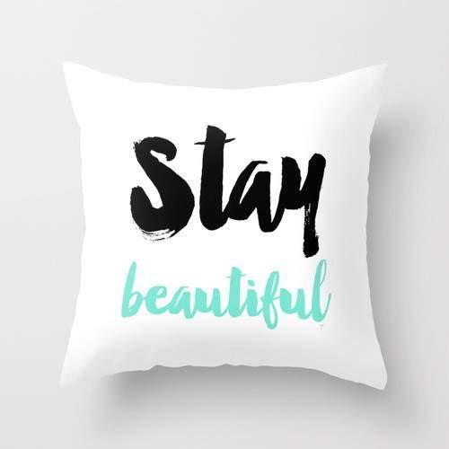 "Stay Beautiful" tipogrāfijas spilvens/spilvens